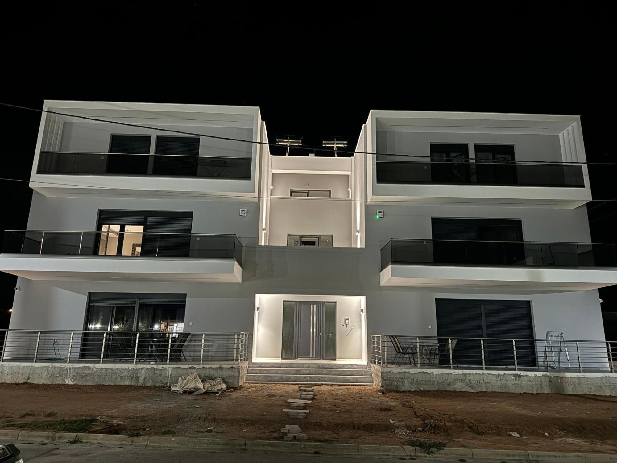 פלוגיטה Elinor Apartments מראה חיצוני תמונה