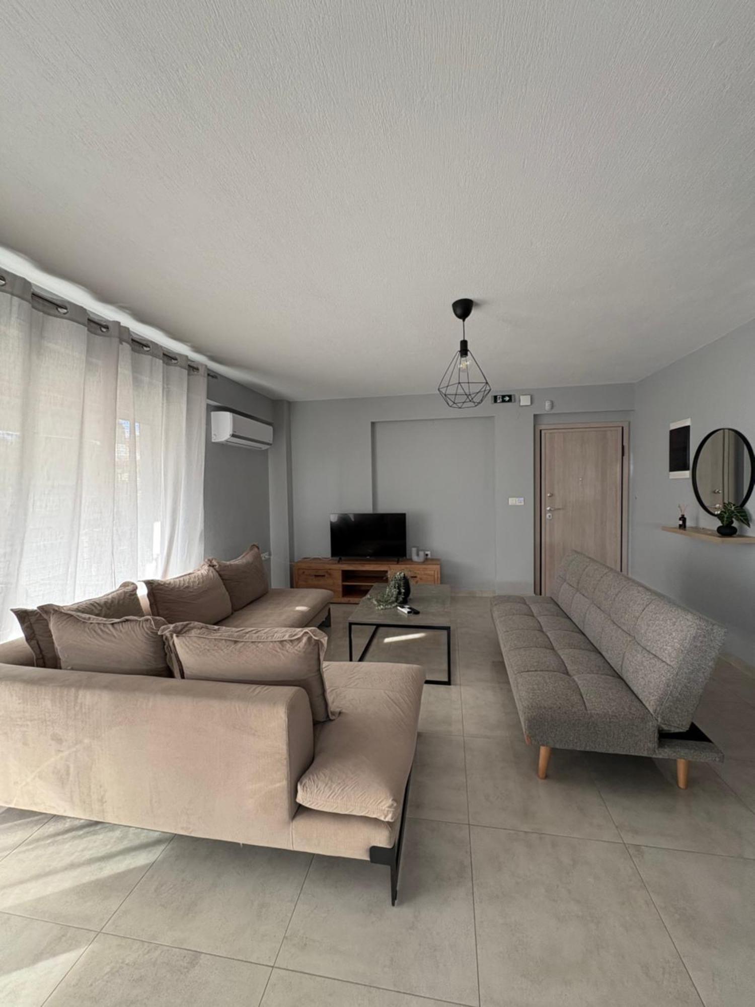 פלוגיטה Elinor Apartments מראה חיצוני תמונה