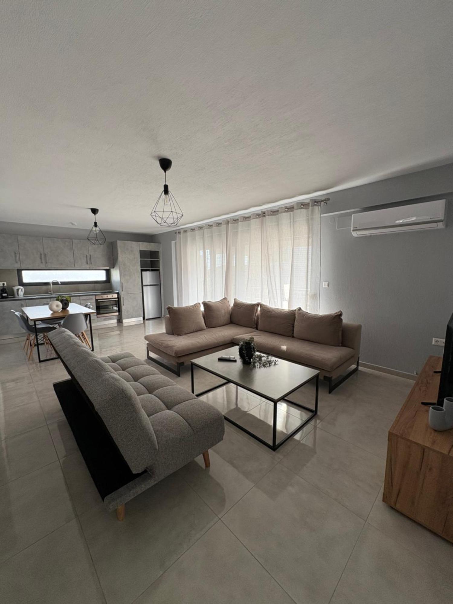 פלוגיטה Elinor Apartments מראה חיצוני תמונה
