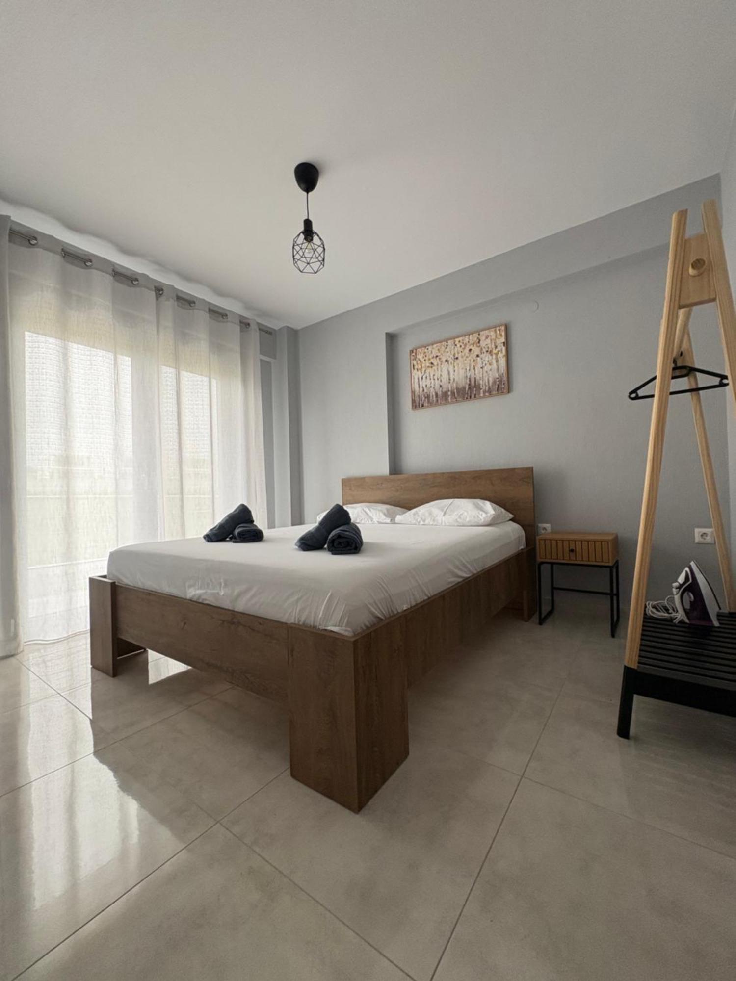 פלוגיטה Elinor Apartments מראה חיצוני תמונה
