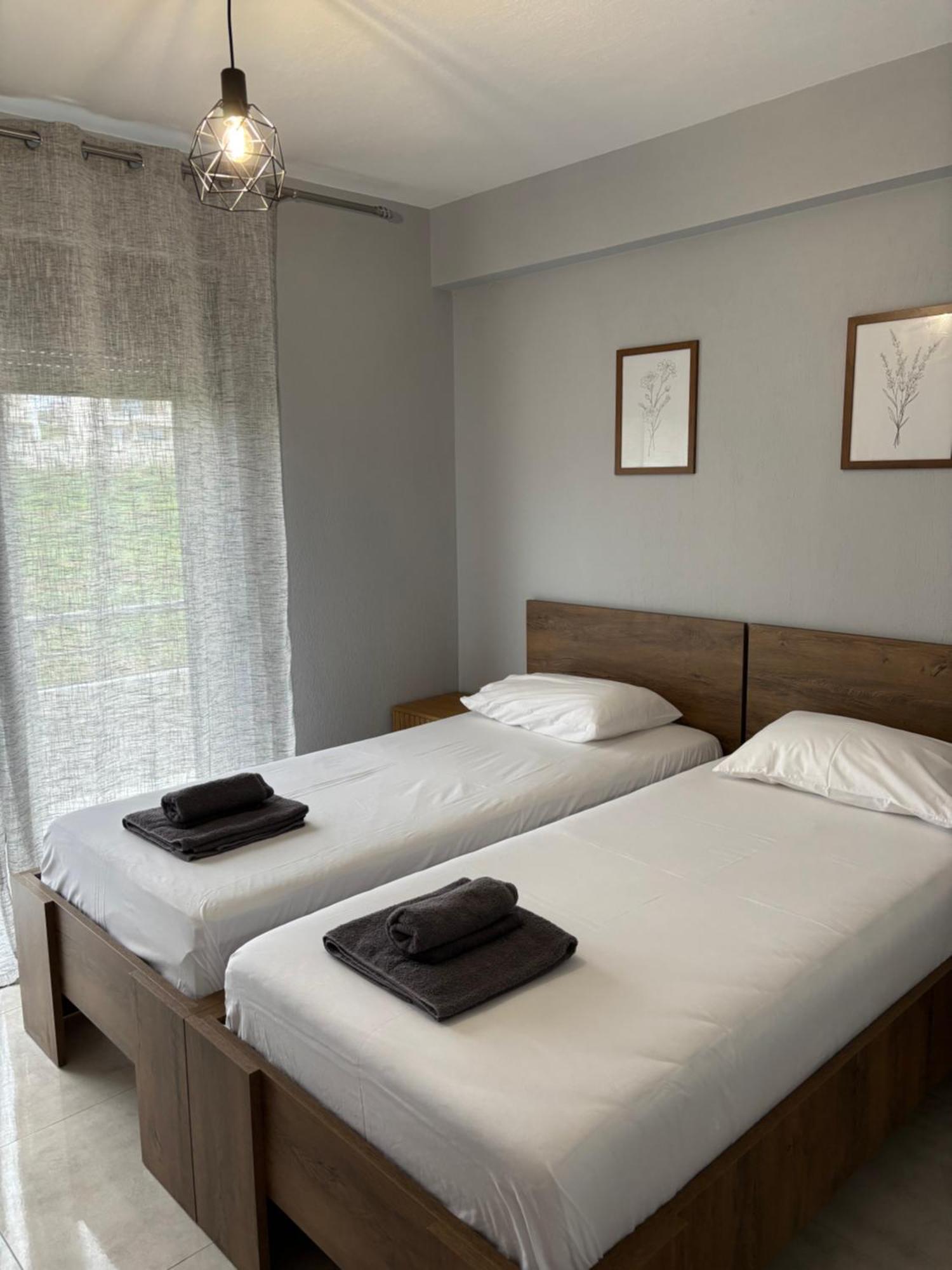 פלוגיטה Elinor Apartments מראה חיצוני תמונה