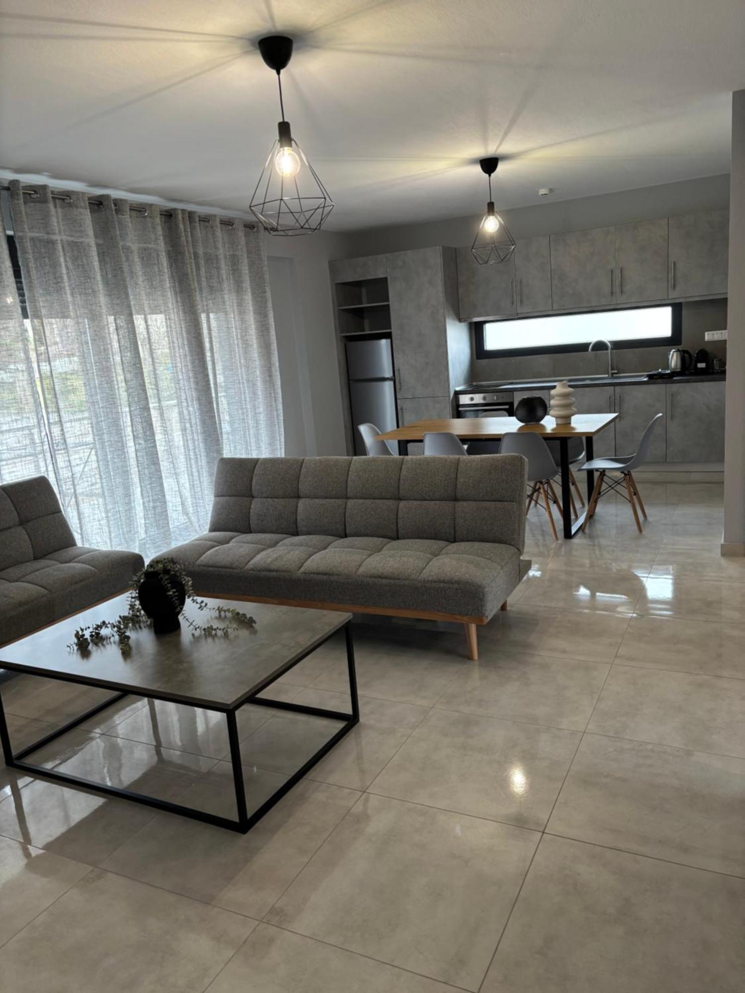 פלוגיטה Elinor Apartments מראה חיצוני תמונה