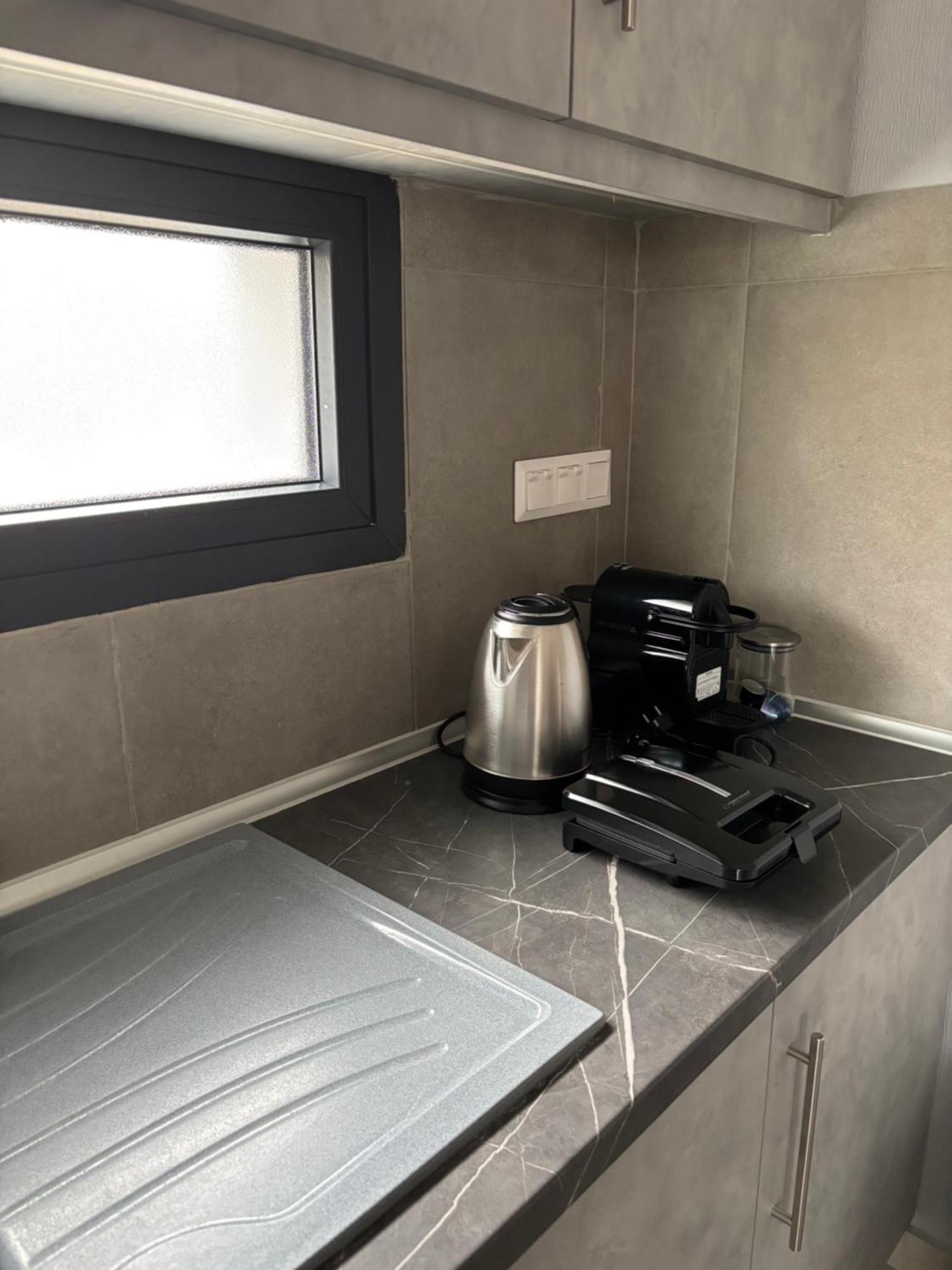 פלוגיטה Elinor Apartments מראה חיצוני תמונה