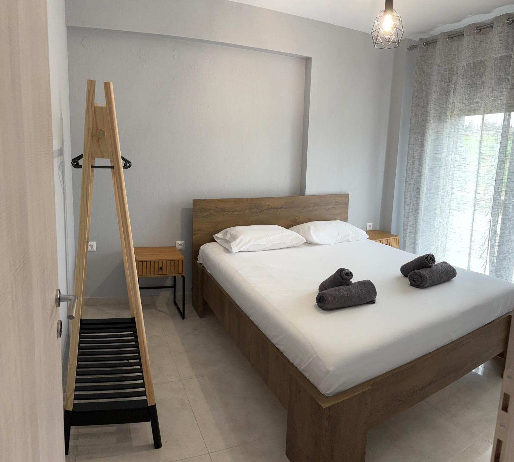 פלוגיטה Elinor Apartments מראה חיצוני תמונה