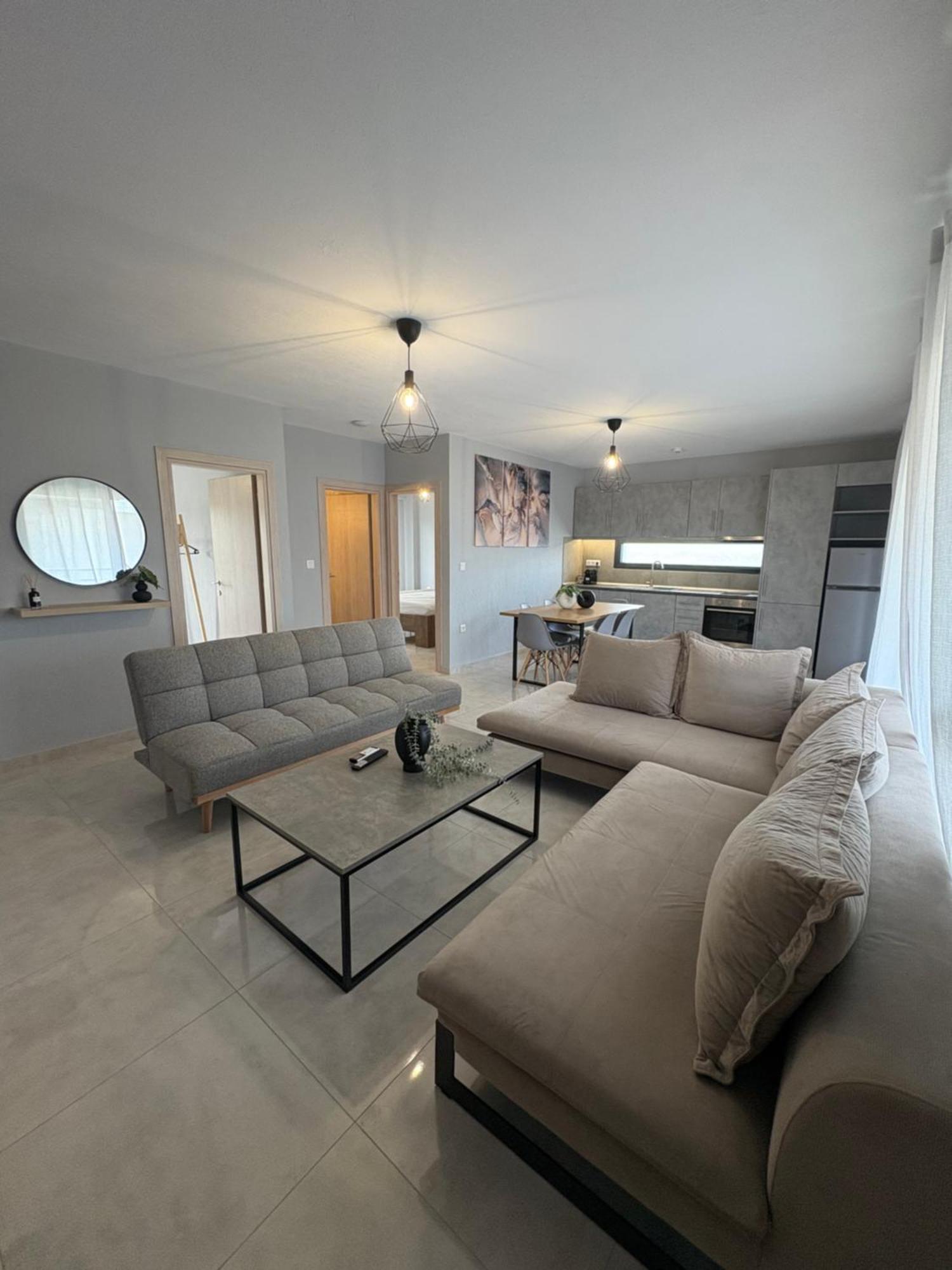 פלוגיטה Elinor Apartments מראה חיצוני תמונה