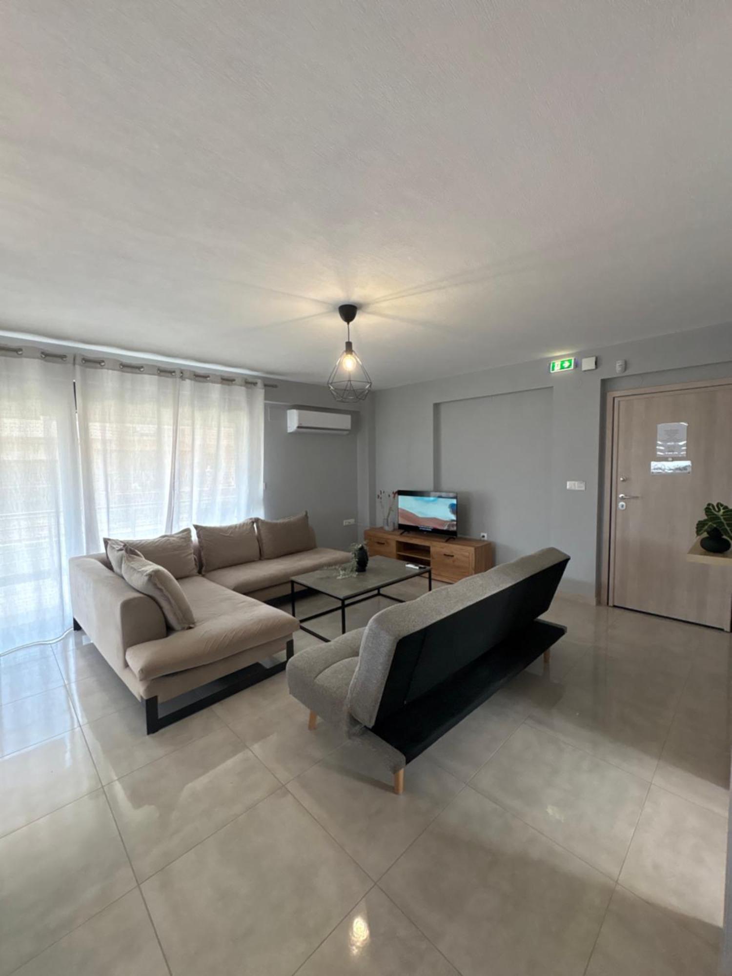 פלוגיטה Elinor Apartments מראה חיצוני תמונה