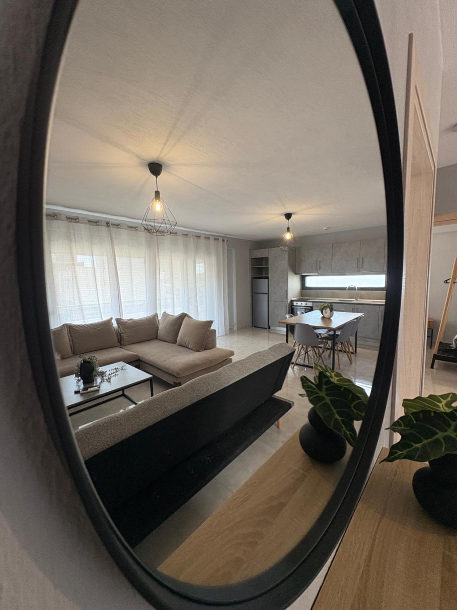 פלוגיטה Elinor Apartments מראה חיצוני תמונה
