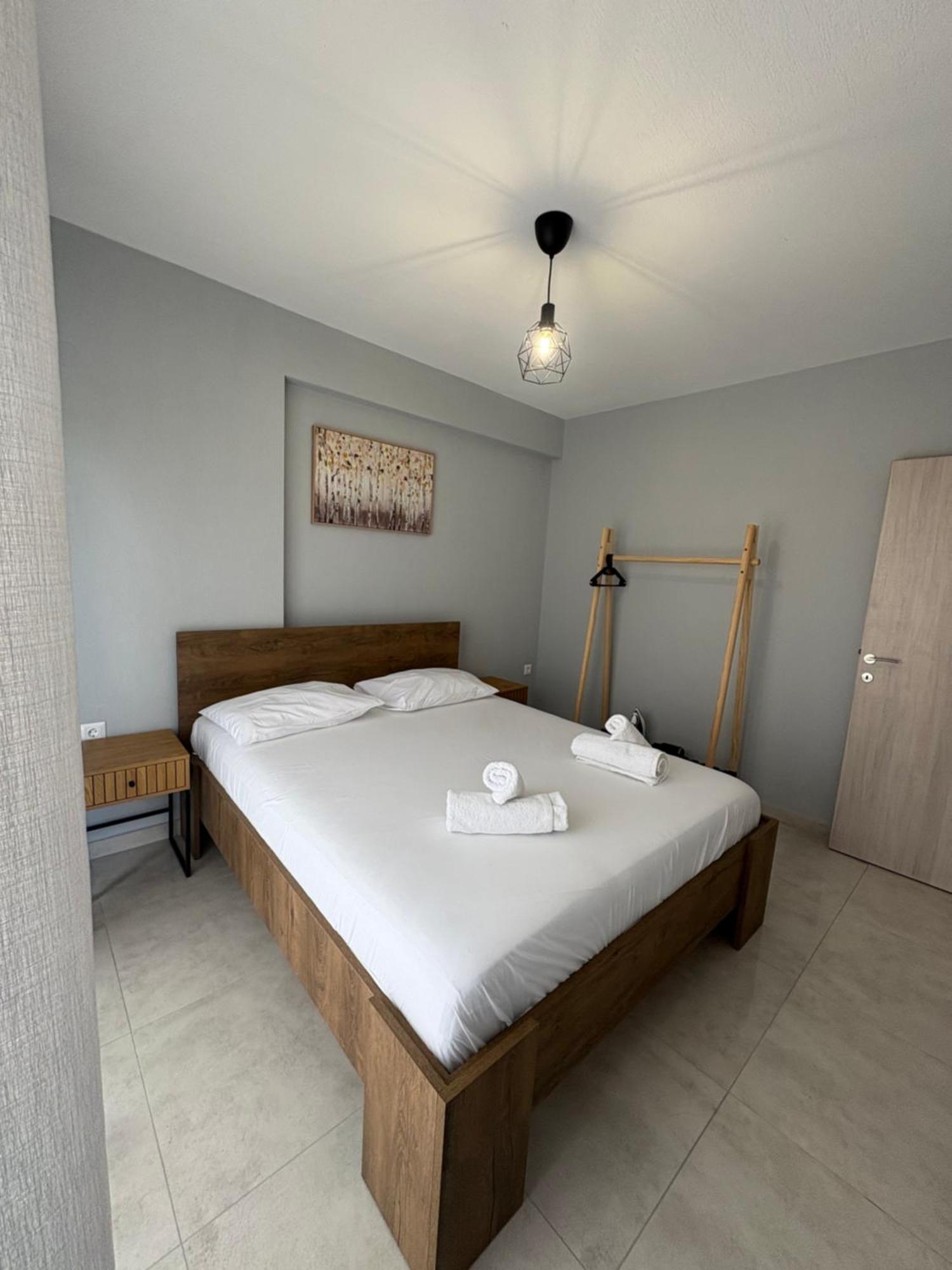 פלוגיטה Elinor Apartments מראה חיצוני תמונה