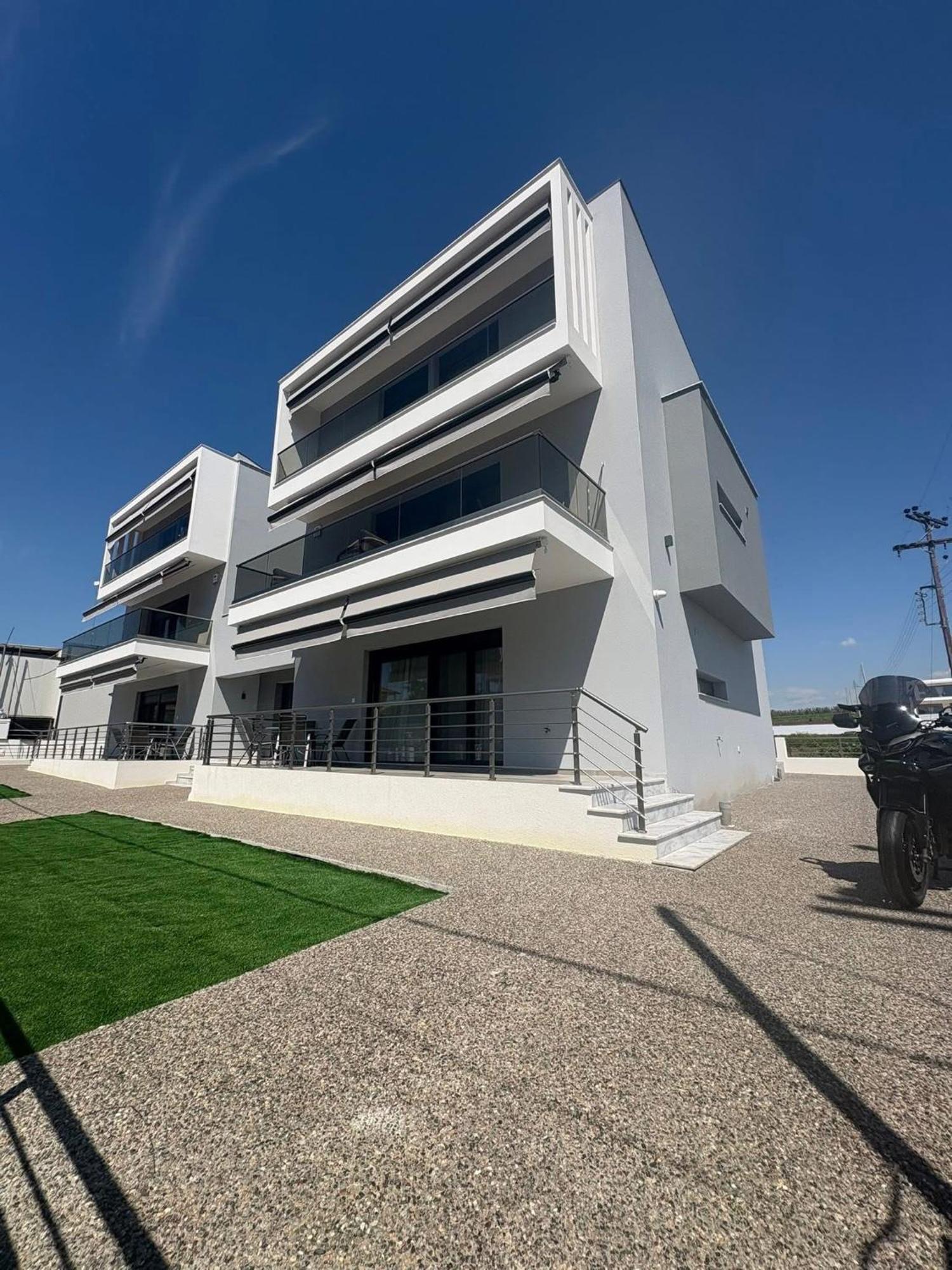 פלוגיטה Elinor Apartments מראה חיצוני תמונה